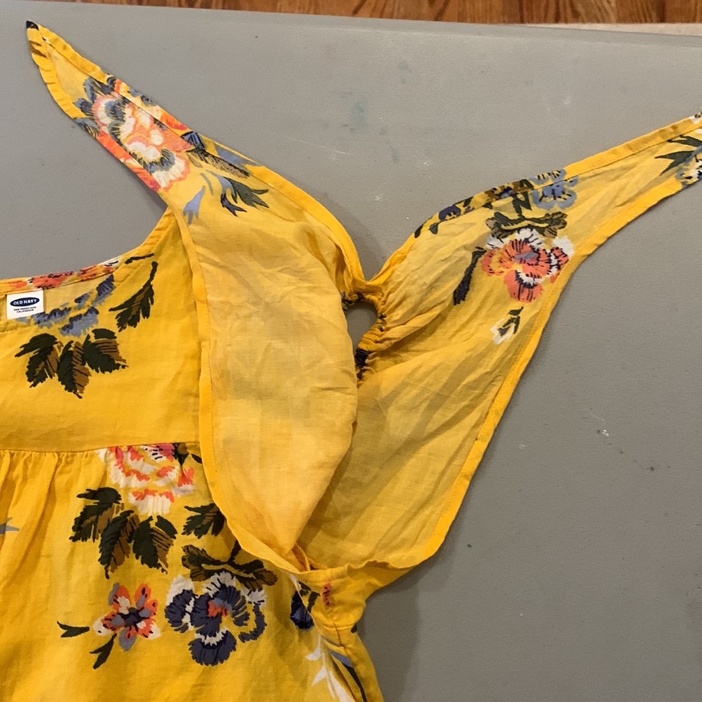 Old Navy women’s blouses 2 (1 yellow & 1 black) - Picture 10 of 12